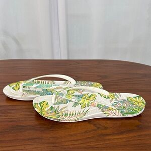 Skechers Floral Print Sandals - White and Green
